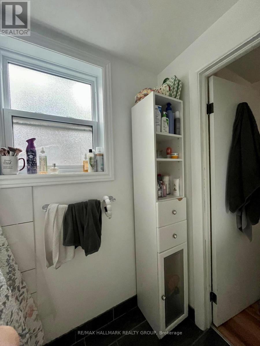 B - 8 Carlotta Avenue, Ottawa, Ontario  K1L 6S6 - Photo 13 - X12674192