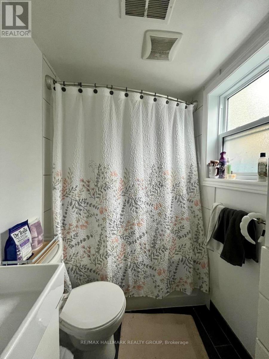 B - 8 Carlotta Avenue, Ottawa, Ontario  K1L 6S6 - Photo 14 - X12674192