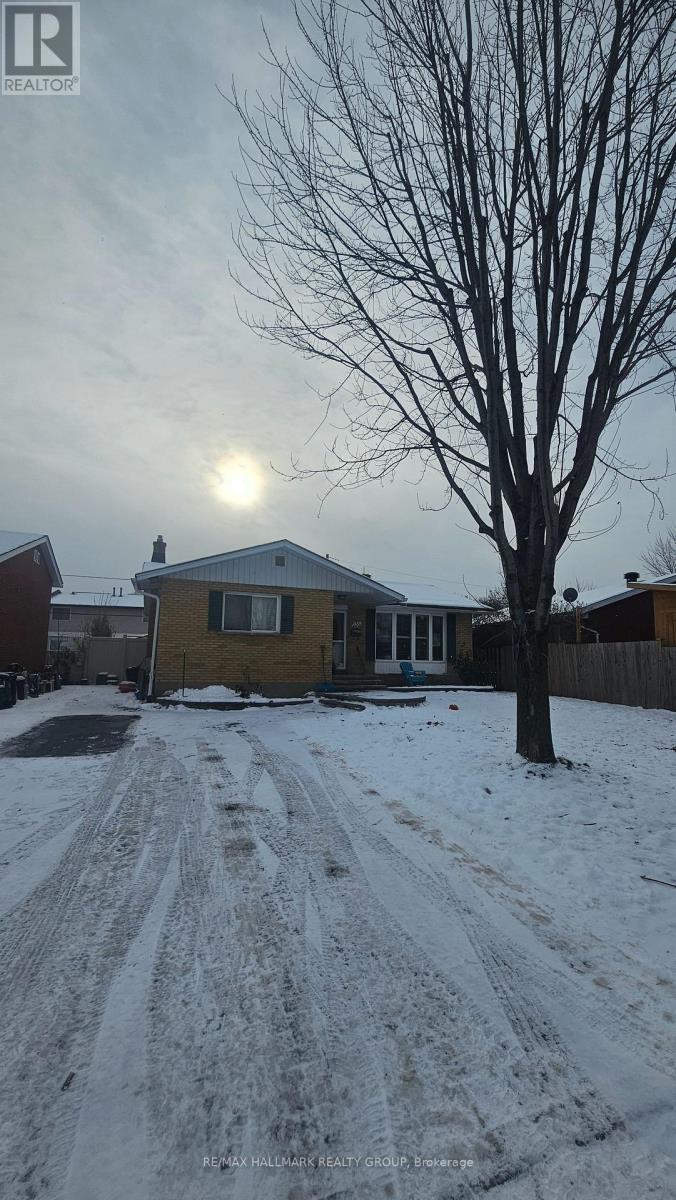 658 DAN AVENUE, Ottawa, Ontario