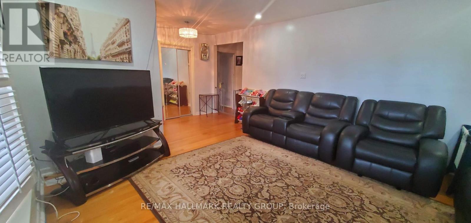 658 Dan Avenue, Ottawa, Ontario  K1K 1G2 - Photo 3 - X12674194