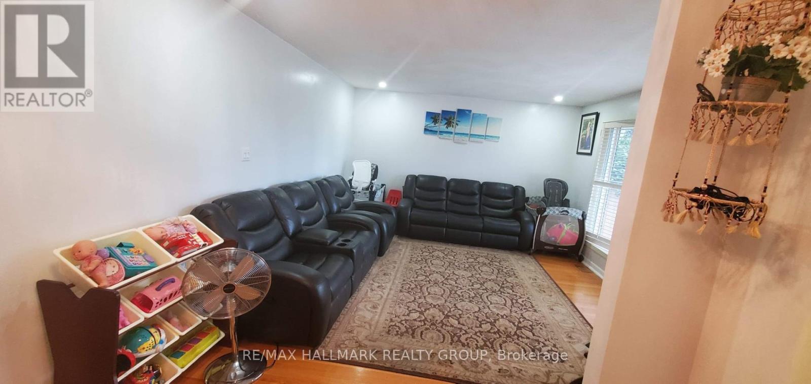 658 Dan Avenue, Ottawa, Ontario  K1K 1G2 - Photo 4 - X12674194