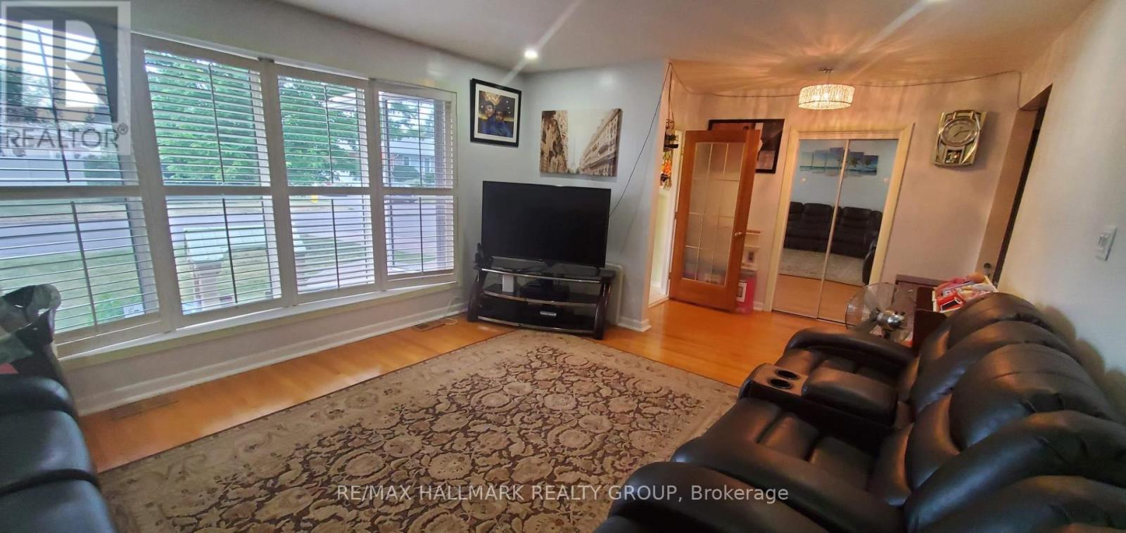 658 Dan Avenue, Ottawa, Ontario  K1K 1G2 - Photo 5 - X12674194