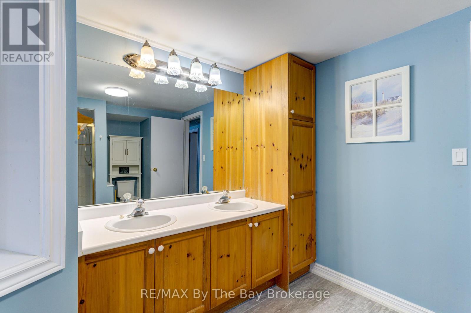 2nd Floor Apartment - 15 Willow Street, Wasaga Beach, Ontario  L9Z 2L4 - Photo 18 - S12674162