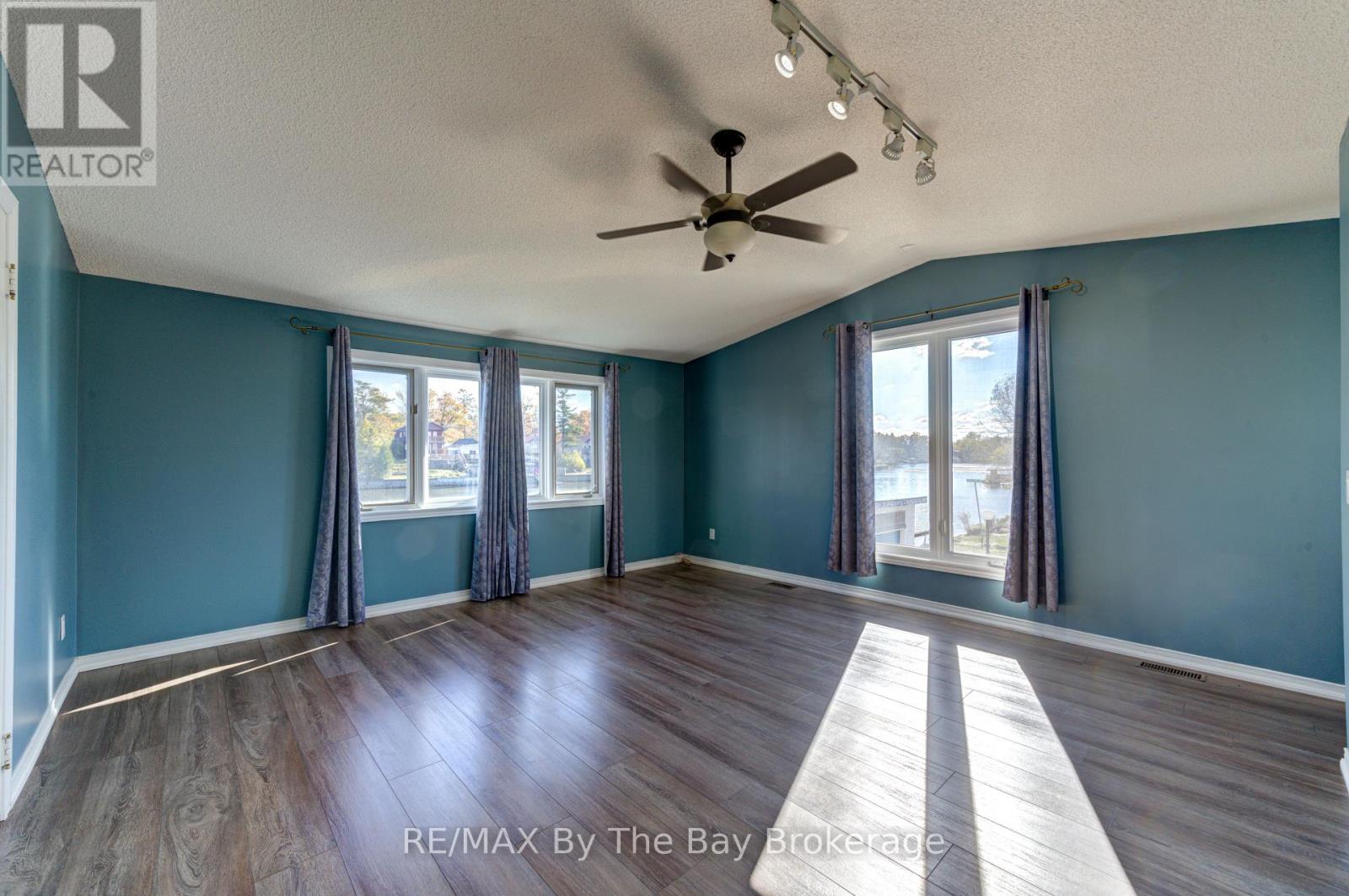 2nd Floor Apartment - 15 Willow Street, Wasaga Beach, Ontario  L9Z 2L4 - Photo 23 - S12674162