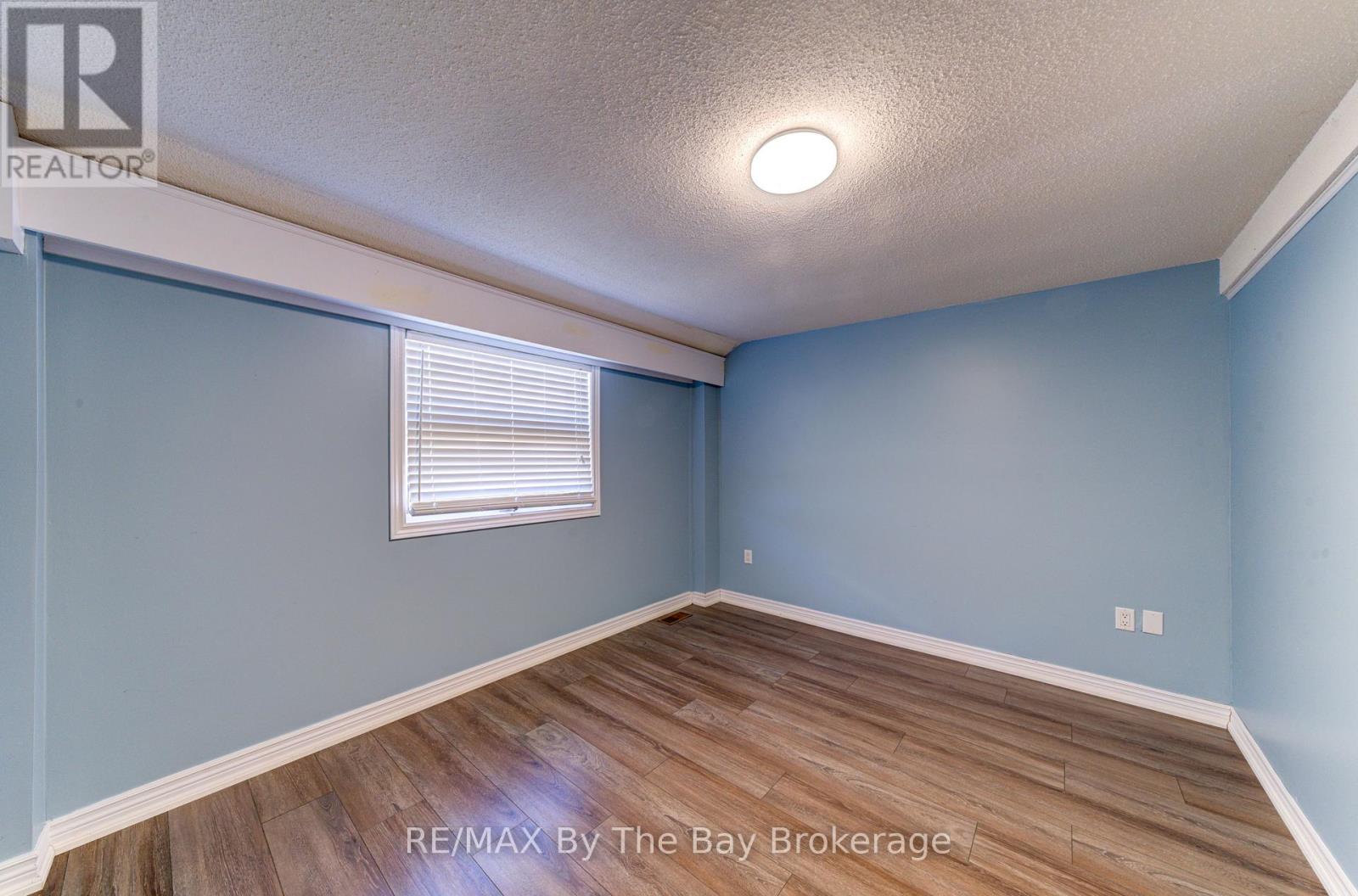 2nd Floor Apartment - 15 Willow Street, Wasaga Beach, Ontario  L9Z 2L4 - Photo 20 - S12674162