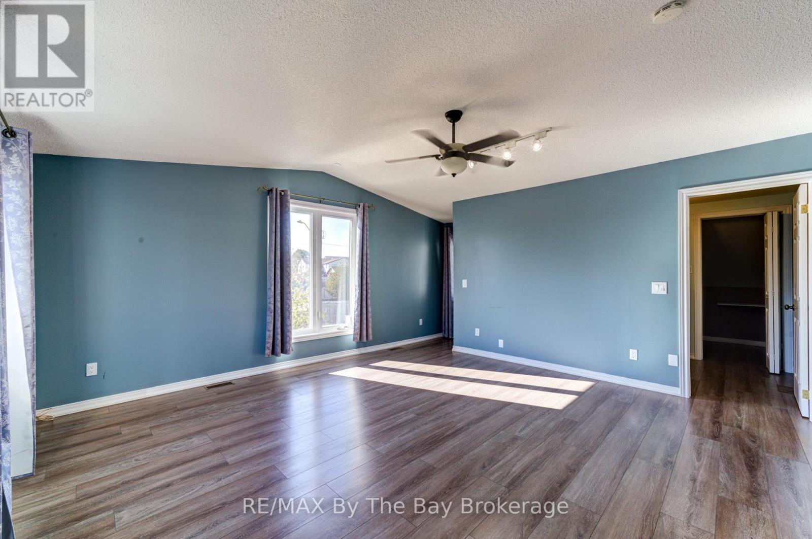 2nd Floor Apartment - 15 Willow Street, Wasaga Beach, Ontario  L9Z 2L4 - Photo 22 - S12674162