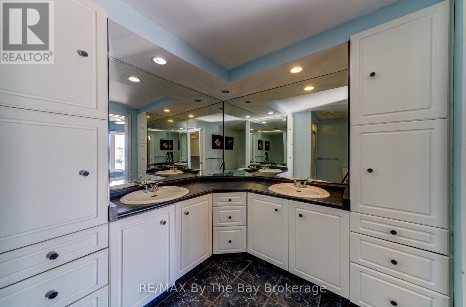 2nd Floor Apartment - 15 Willow Street, Wasaga Beach, Ontario  L9Z 2L4 - Photo 25 - S12674162