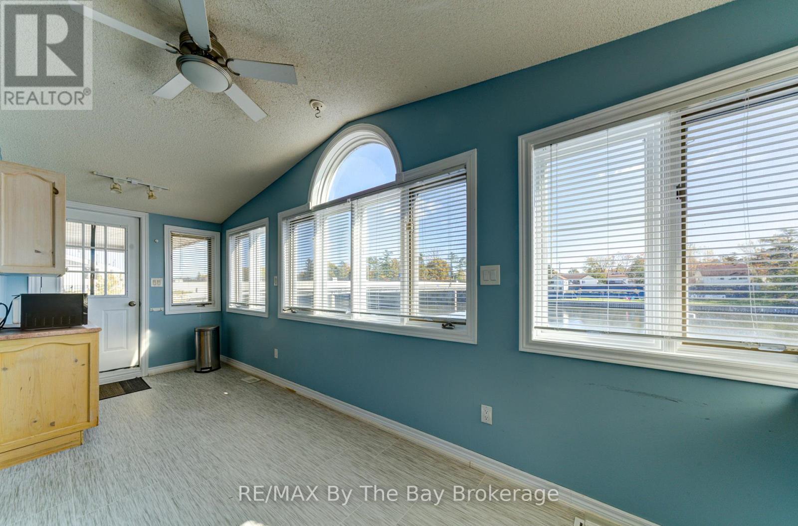 2nd Floor Apartment - 15 Willow Street, Wasaga Beach, Ontario  L9Z 2L4 - Photo 14 - S12674162