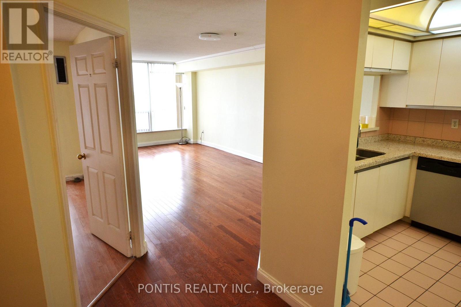 1008 - 24 Hanover Road, Brampton, Ontario  L6S 5K8 - Photo 9 - W12672292