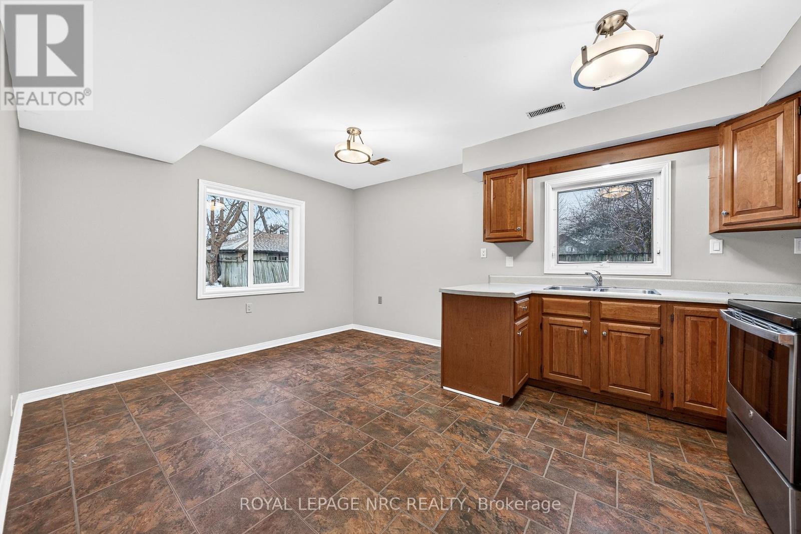 Unit B - 296 Rose Avenue, Fort Erie, Ontario  L2A 4M1 - Photo 18 - X12674040