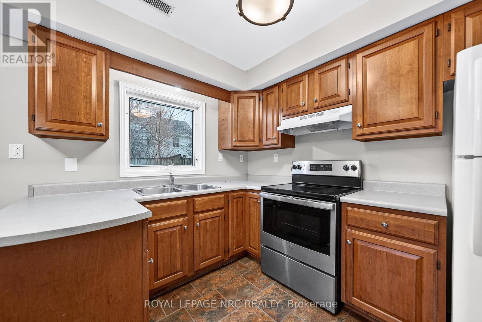 Unit B - 296 Rose Avenue, Fort Erie, Ontario  L2A 4M1 - Photo 24 - X12674040