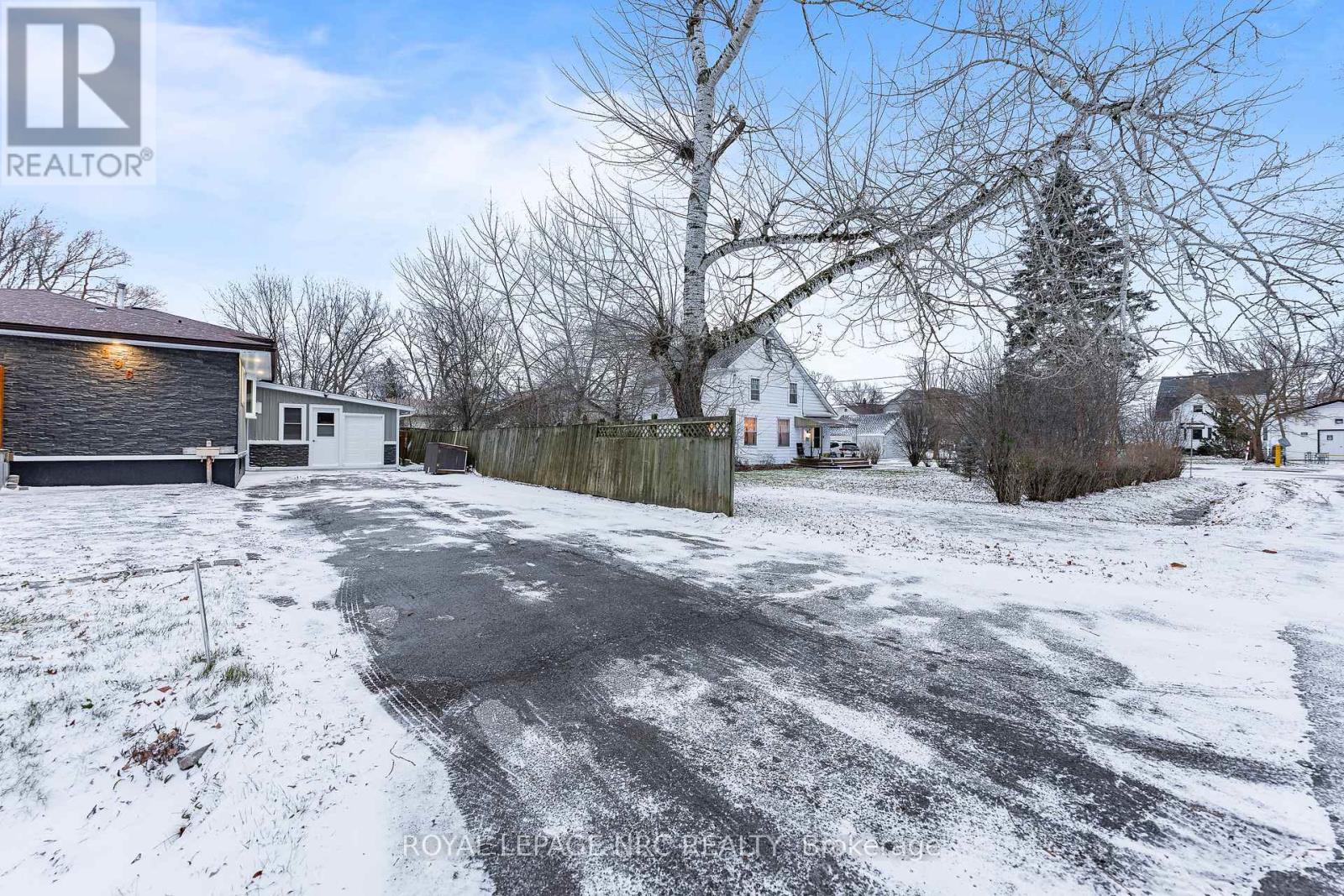 Unit B - 296 Rose Avenue, Fort Erie, Ontario  L2A 4M1 - Photo 3 - X12674040