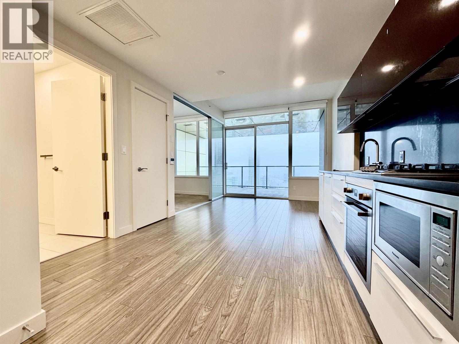 2501 6383 Mckay Avenue, Burnaby, British Columbia  V5H 0H8 - Photo 3 - R3076219