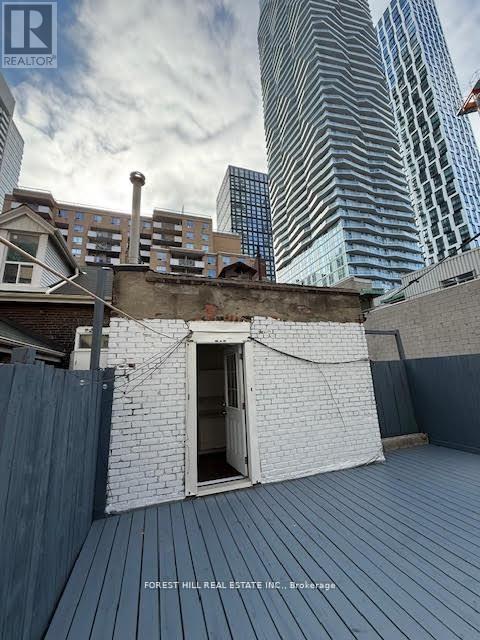 Upper - 132 Dundas Street E, Toronto, Ontario  M5B 1E2 - Photo 2 - C12674046