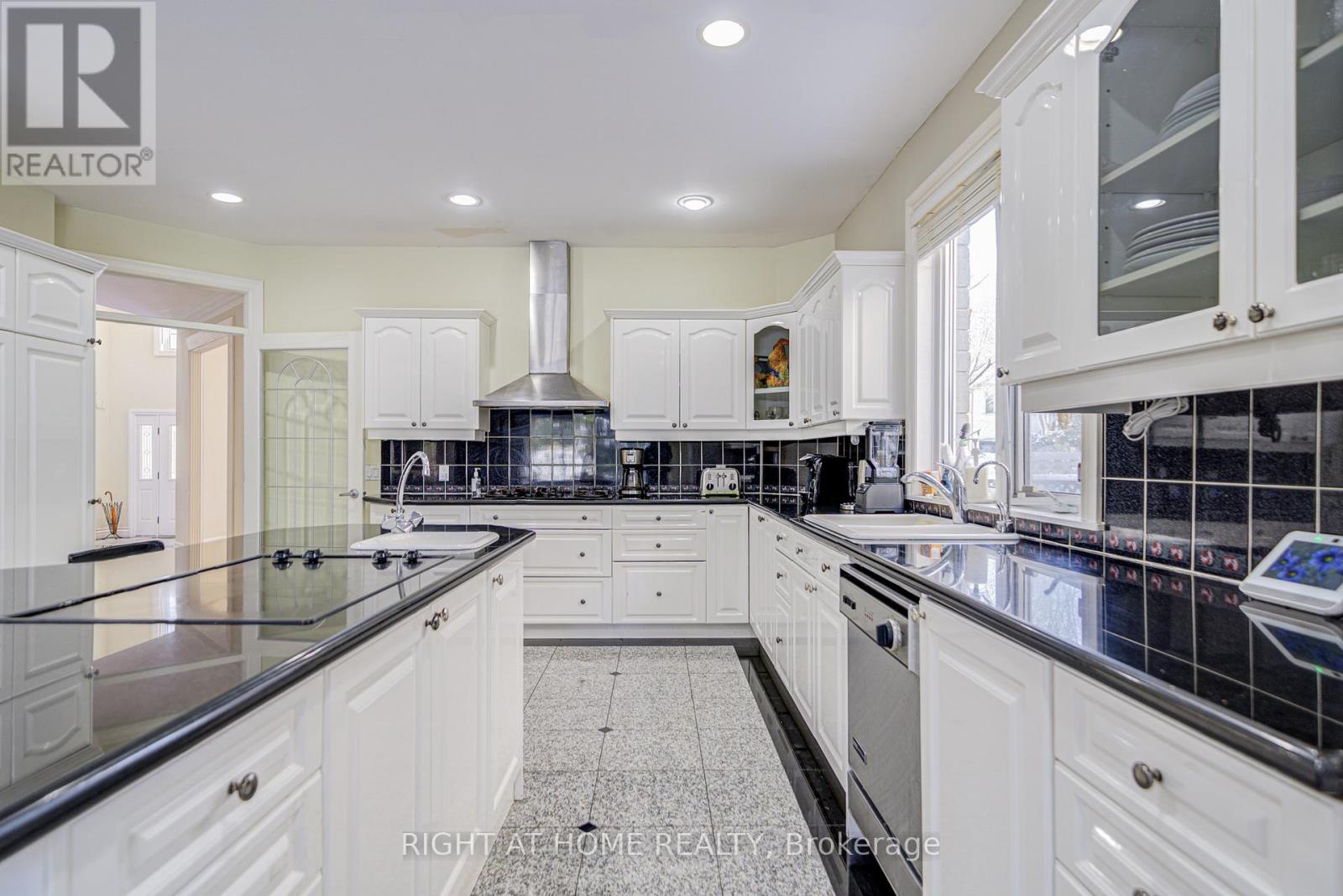 49 Arjay Crescent, Toronto, Ontario  M2L 1C6 - Photo 24 - C12674098