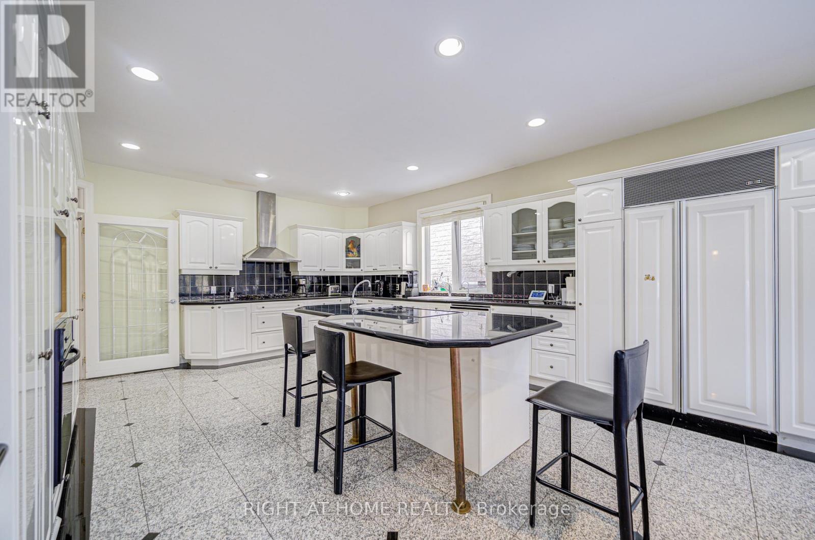 49 Arjay Crescent, Toronto, Ontario  M2L 1C6 - Photo 25 - C12674098