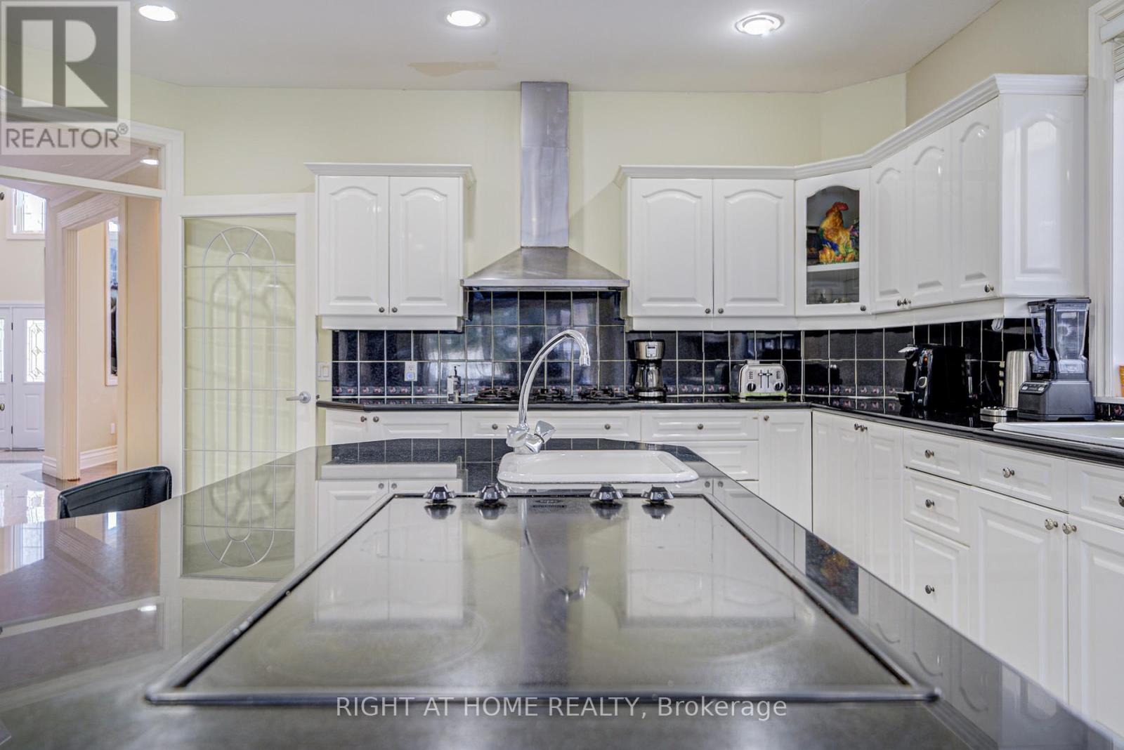 49 Arjay Crescent, Toronto, Ontario  M2L 1C6 - Photo 28 - C12674098