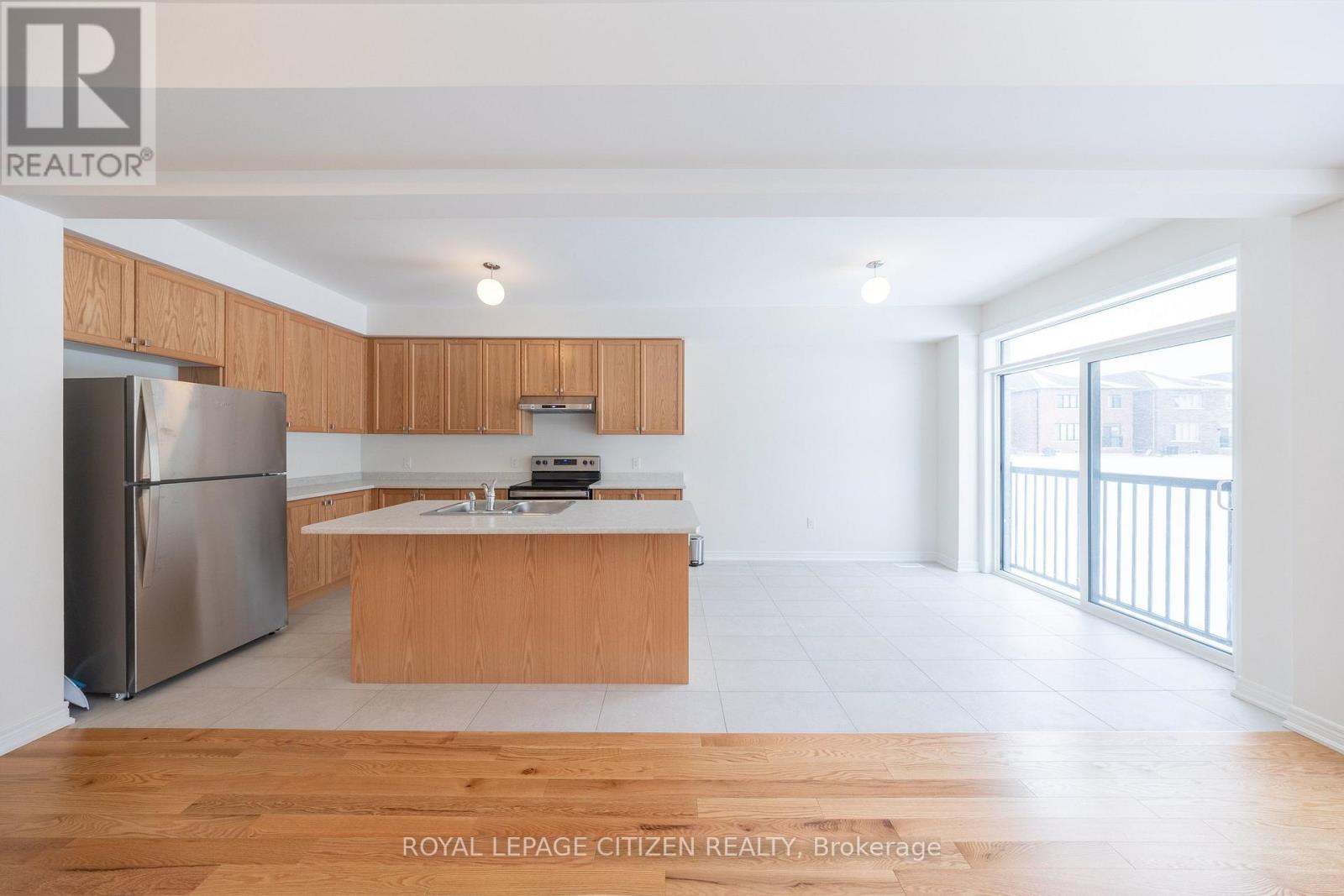 68 Mcgowan Drive, Whitby, Ontario  L1P 0R5 - Photo 9 - E12674138