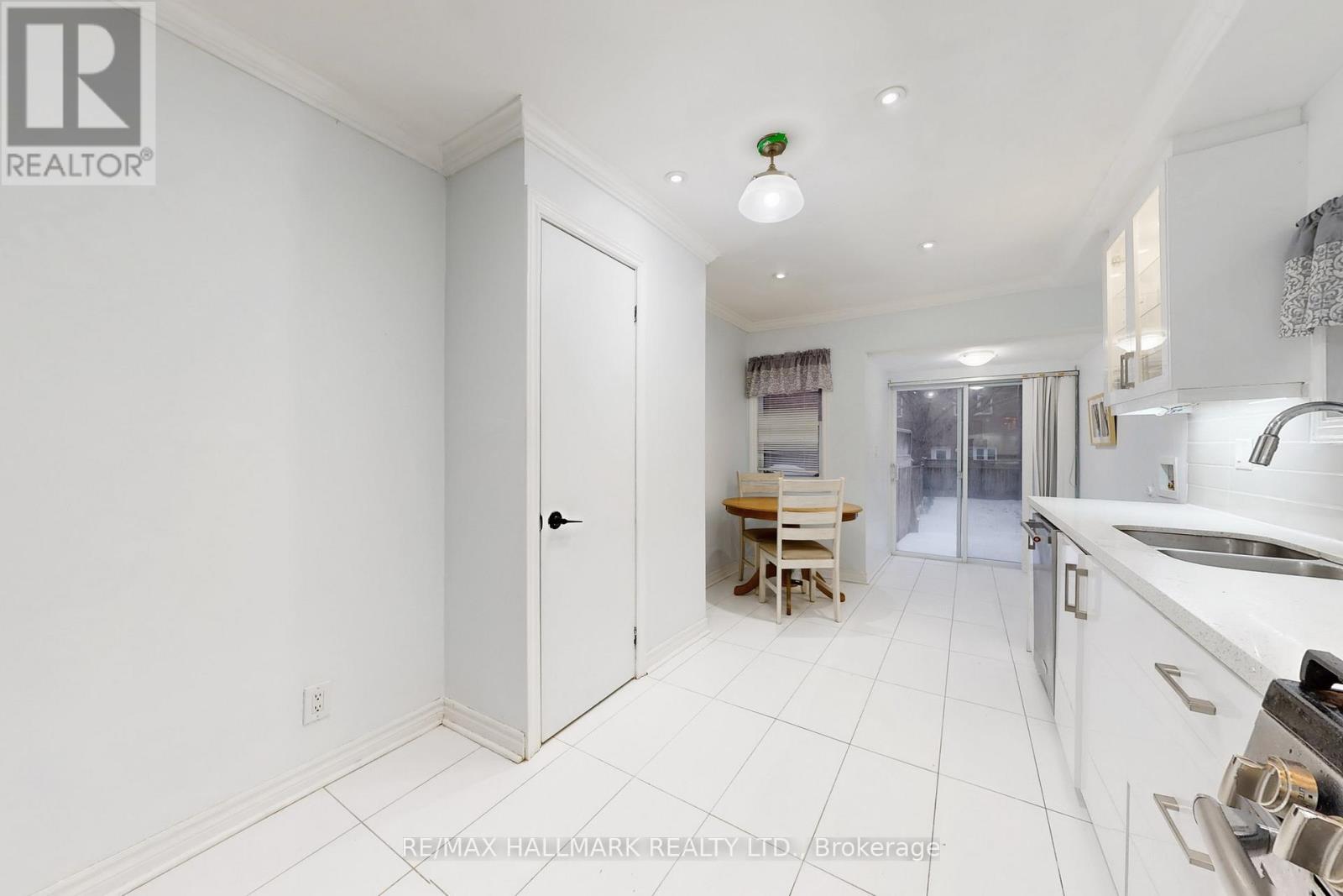 4 King Edward Avenue, Toronto (Woodbine-Lumsden), Ontario  M4C 5J6 - Photo 13 - E12674200