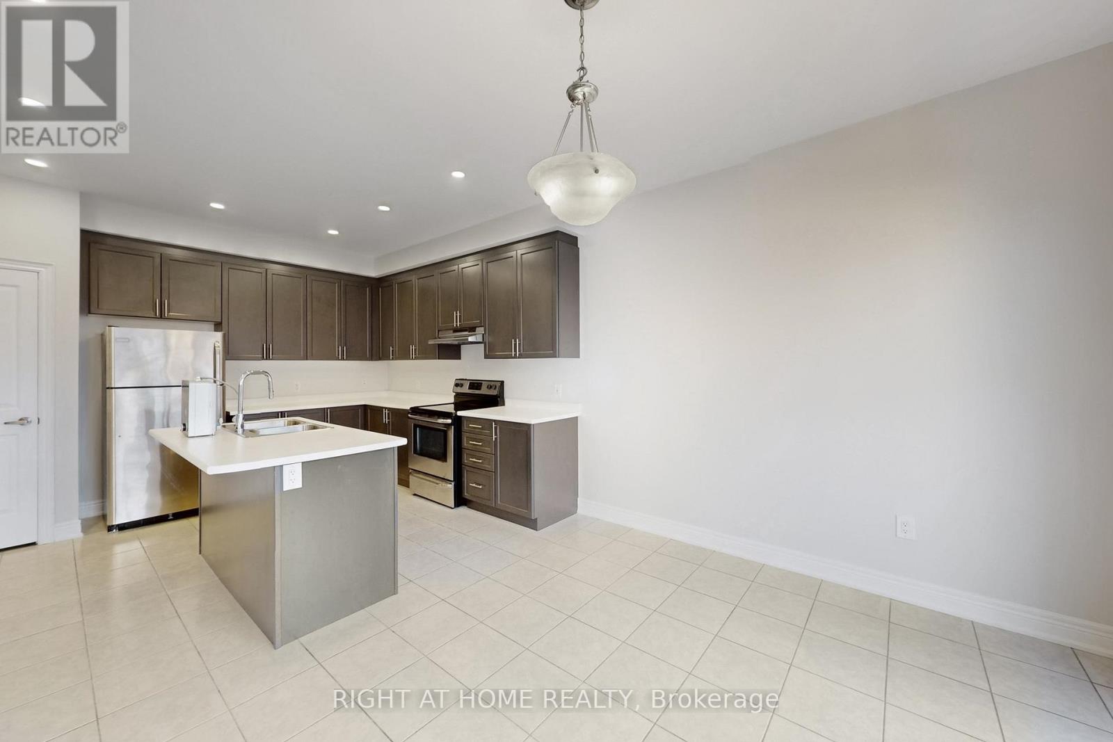 11 Robert Wilson Crescent, Georgina, Ontario  L4P 0G8 - Photo 12 - N12674102