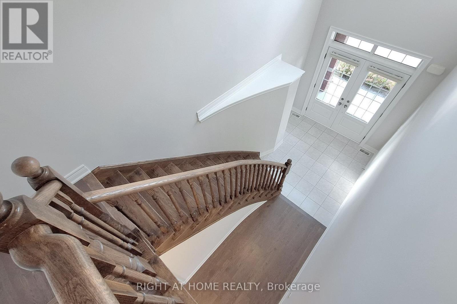 11 Robert Wilson Crescent, Georgina, Ontario  L4P 0G8 - Photo 17 - N12674102