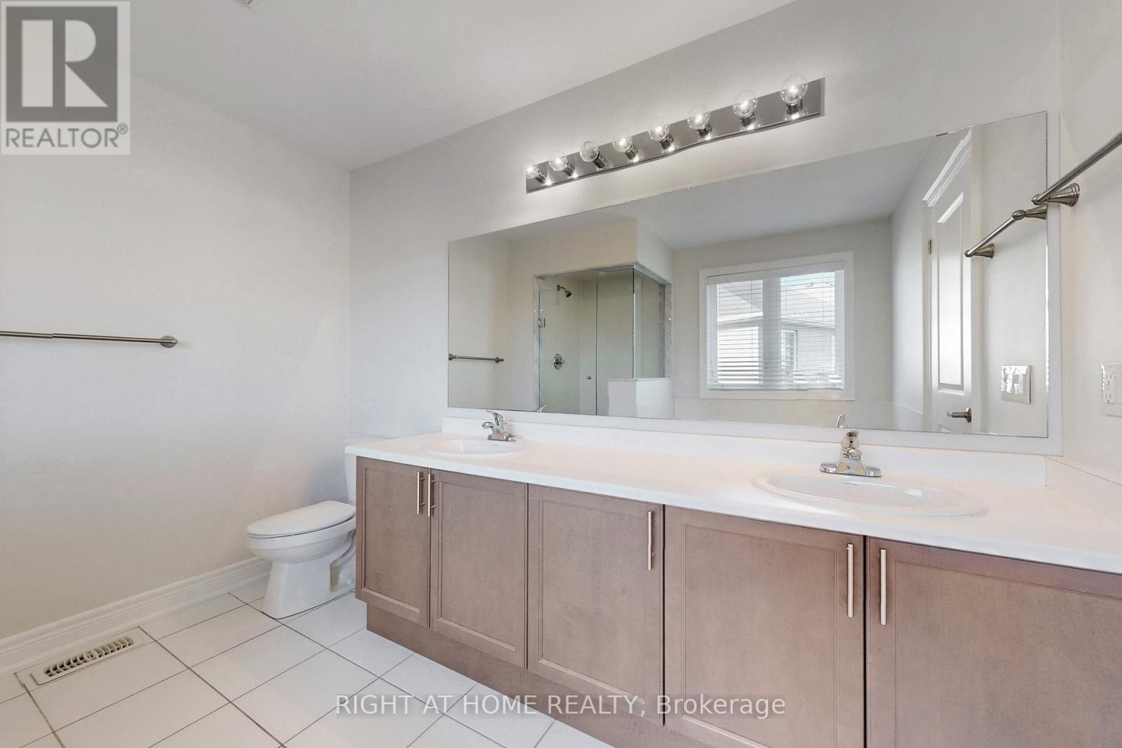 11 Robert Wilson Crescent, Georgina, Ontario  L4P 0G8 - Photo 23 - N12674102