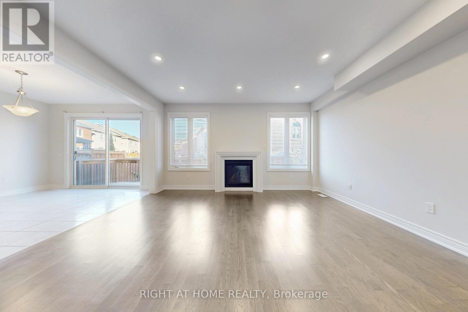 11 Robert Wilson Crescent, Georgina, Ontario  L4P 0G8 - Photo 7 - N12674102