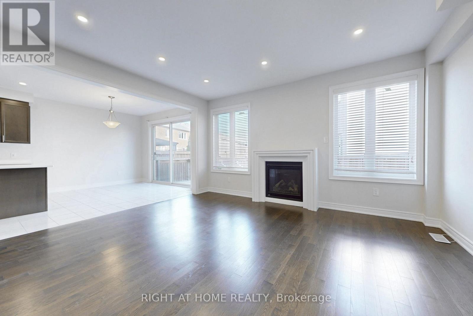 11 Robert Wilson Crescent, Georgina, Ontario  L4P 0G8 - Photo 8 - N12674102