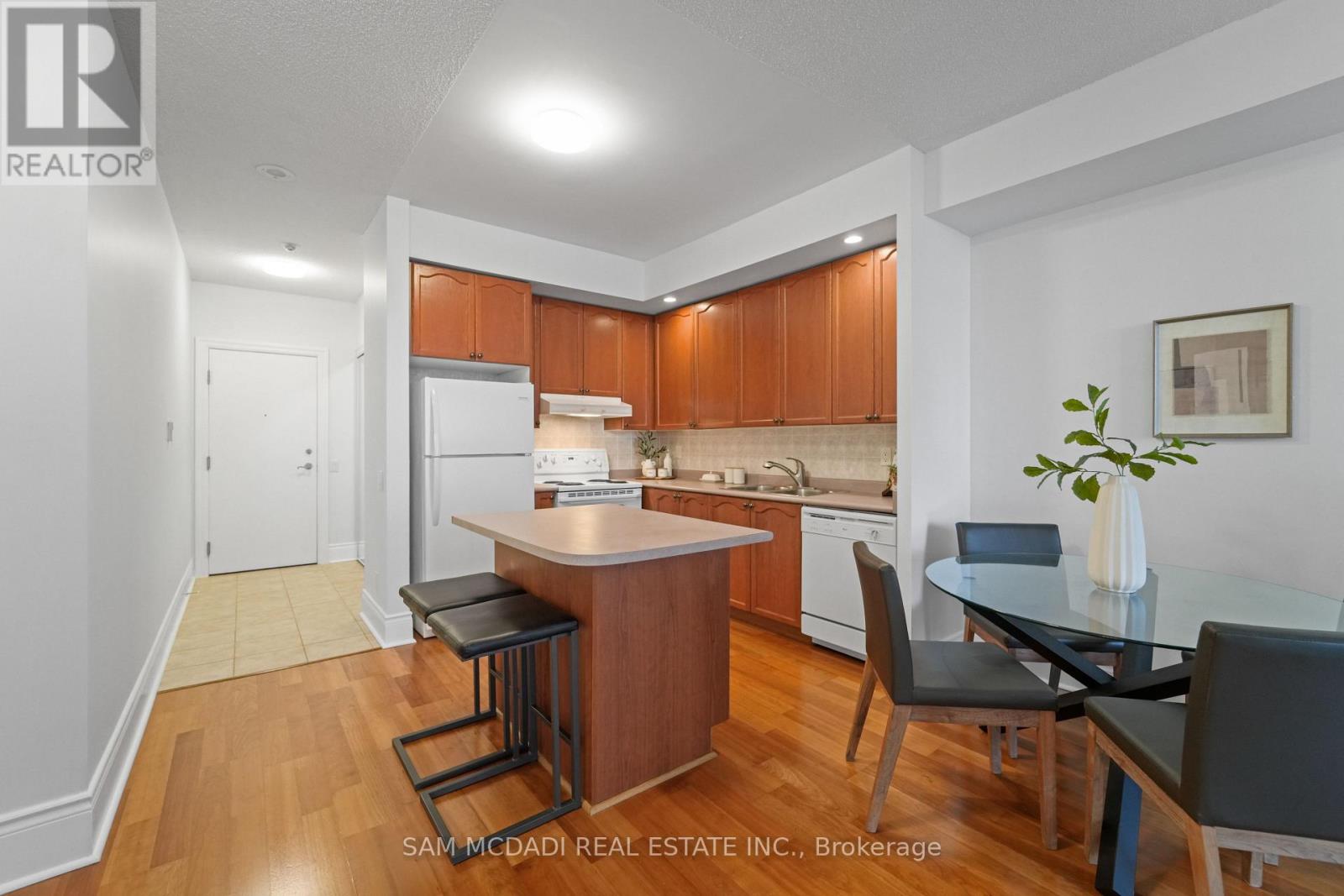 2002 - 5229 Dundas Street W, Toronto, Ontario  M9B 6L9 - Photo 4 - W12674050