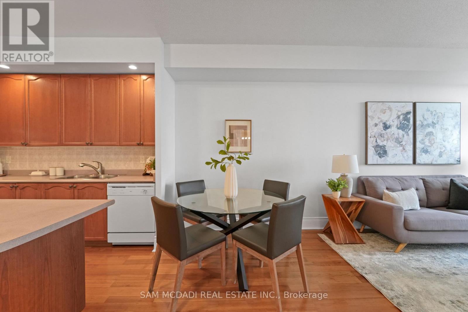 2002 - 5229 Dundas Street W, Toronto, Ontario  M9B 6L9 - Photo 8 - W12674050