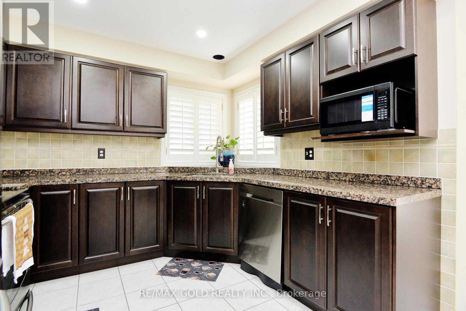 46 Mint Leaf Boulevard, Brampton, Ontario  L6Z 3B7 - Photo 10 - W12674058