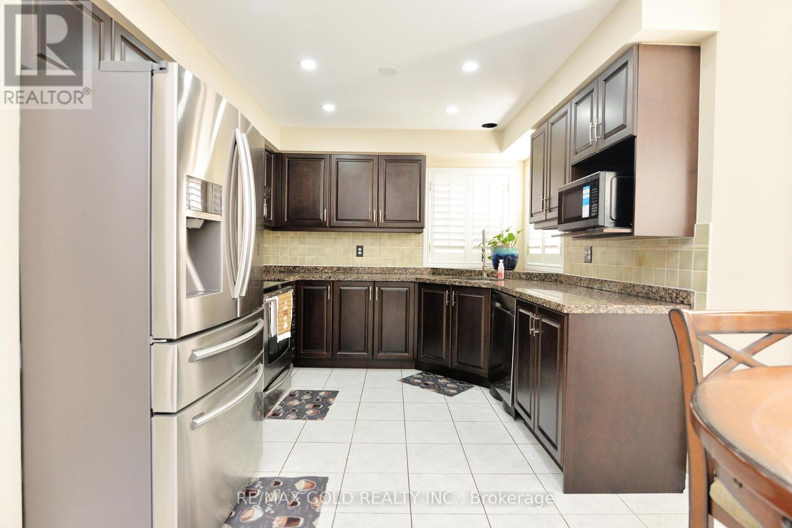 46 Mint Leaf Boulevard, Brampton, Ontario  L6Z 3B7 - Photo 8 - W12674058