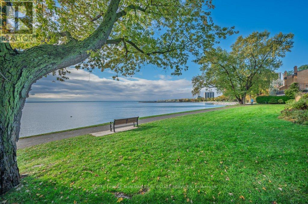 2063 Waters Edge Drive, Oakville (Br Bronte), Ontario  L6L 1A3 - Photo 32 - W12674170