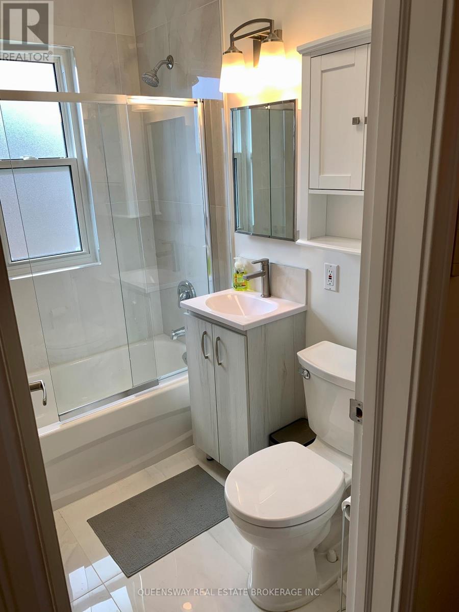 420 Jane Street, Toronto, Ontario  M6S 3Z8 - Photo 17 - W12674178