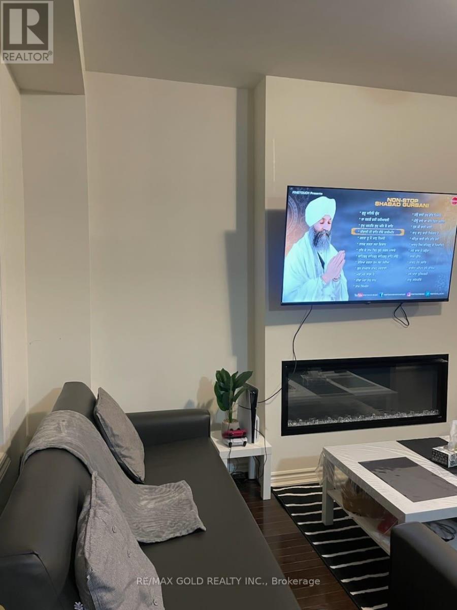 25 Truffle Court, Brampton, Ontario  L7A 5A6 - Photo 2 - W12674190