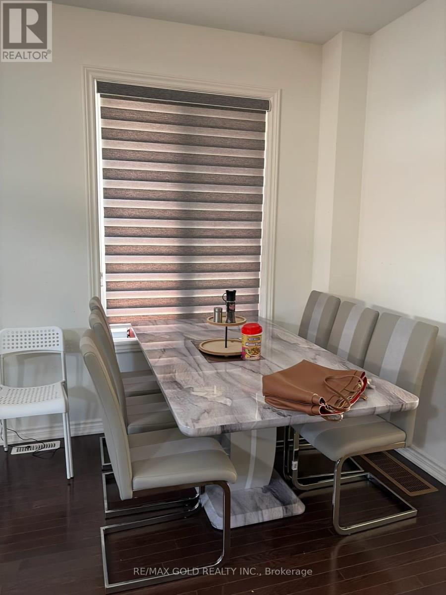 25 Truffle Court, Brampton, Ontario  L7A 5A6 - Photo 4 - W12674190