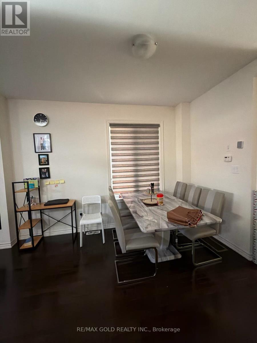 25 Truffle Court, Brampton, Ontario  L7A 5A6 - Photo 7 - W12674190