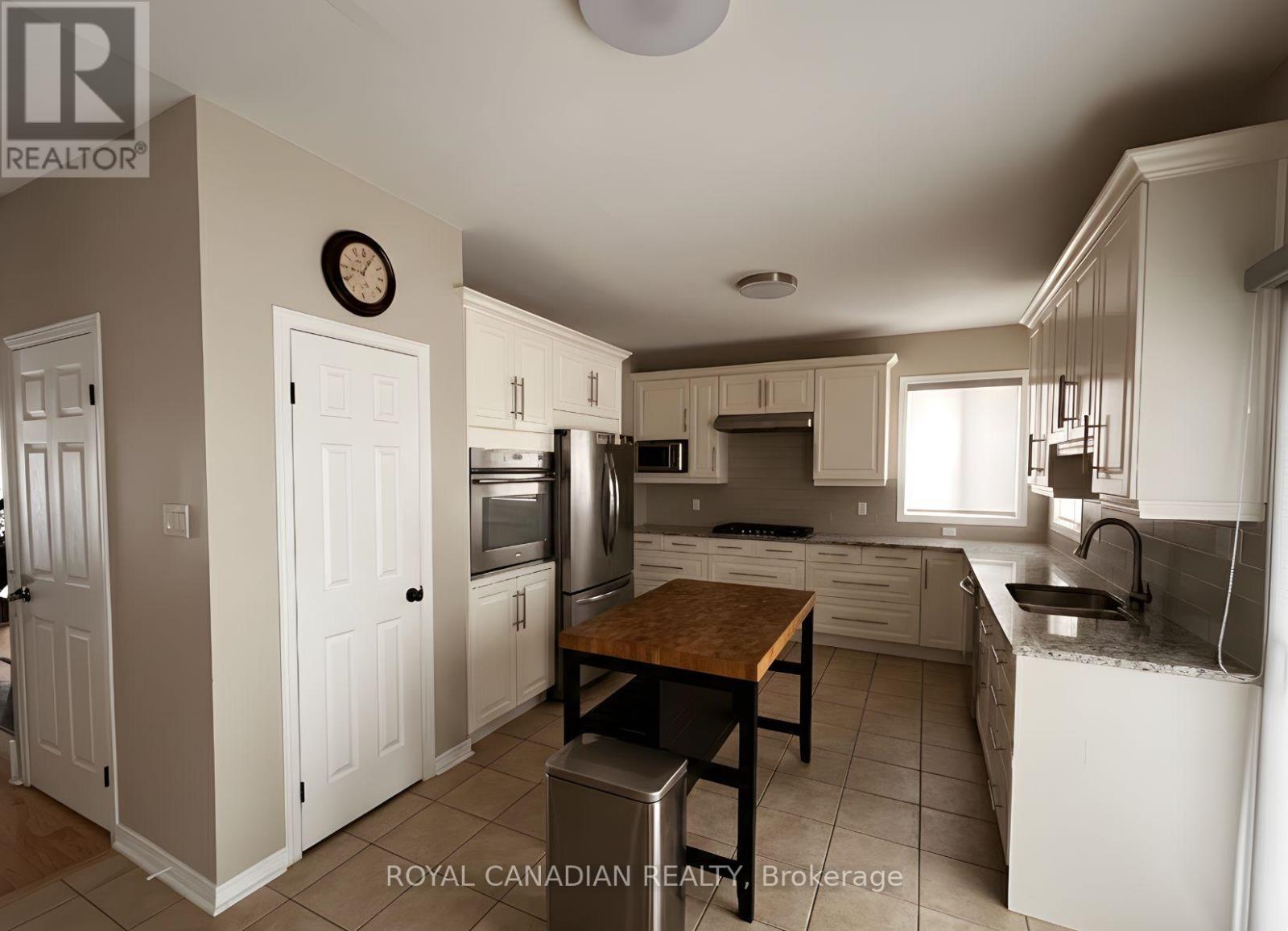 Upper - 501 Topper Woods Crescent, Kitchener, Ontario  N2P 2Y4 - Photo 4 - X12674094