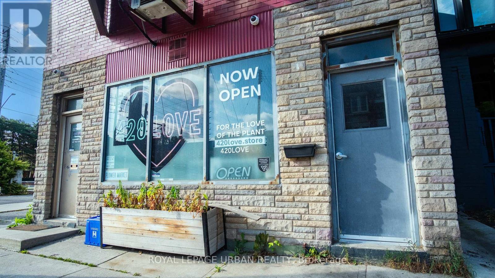 976 Main Street E, Hamilton, Ontario  L8M 1M8 - Photo 2 - X12674140