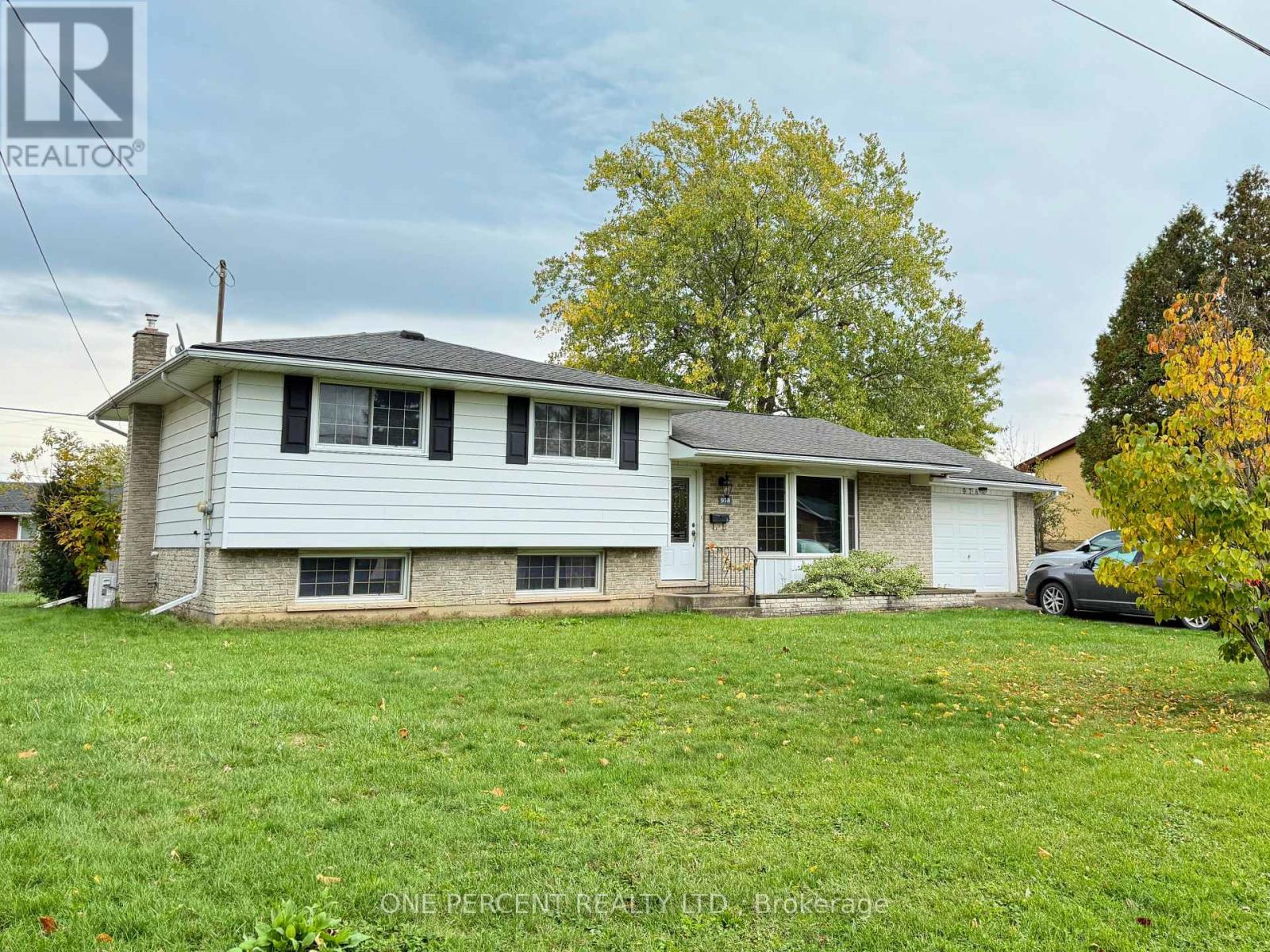 978 Ferndale Avenue, Fort Erie (Crescent Park), Ontario  L2A 5S8 - Photo 1 - X12674168