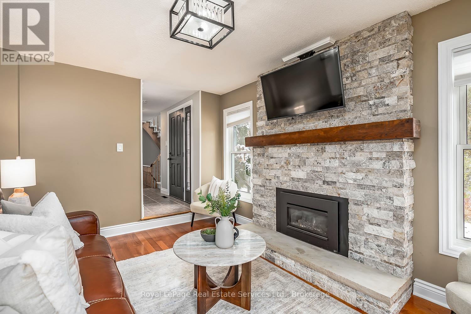 1544 Greenbriar Drive, Oakville, Ontario  L6M 1Y5 - Photo 15 - W12533520