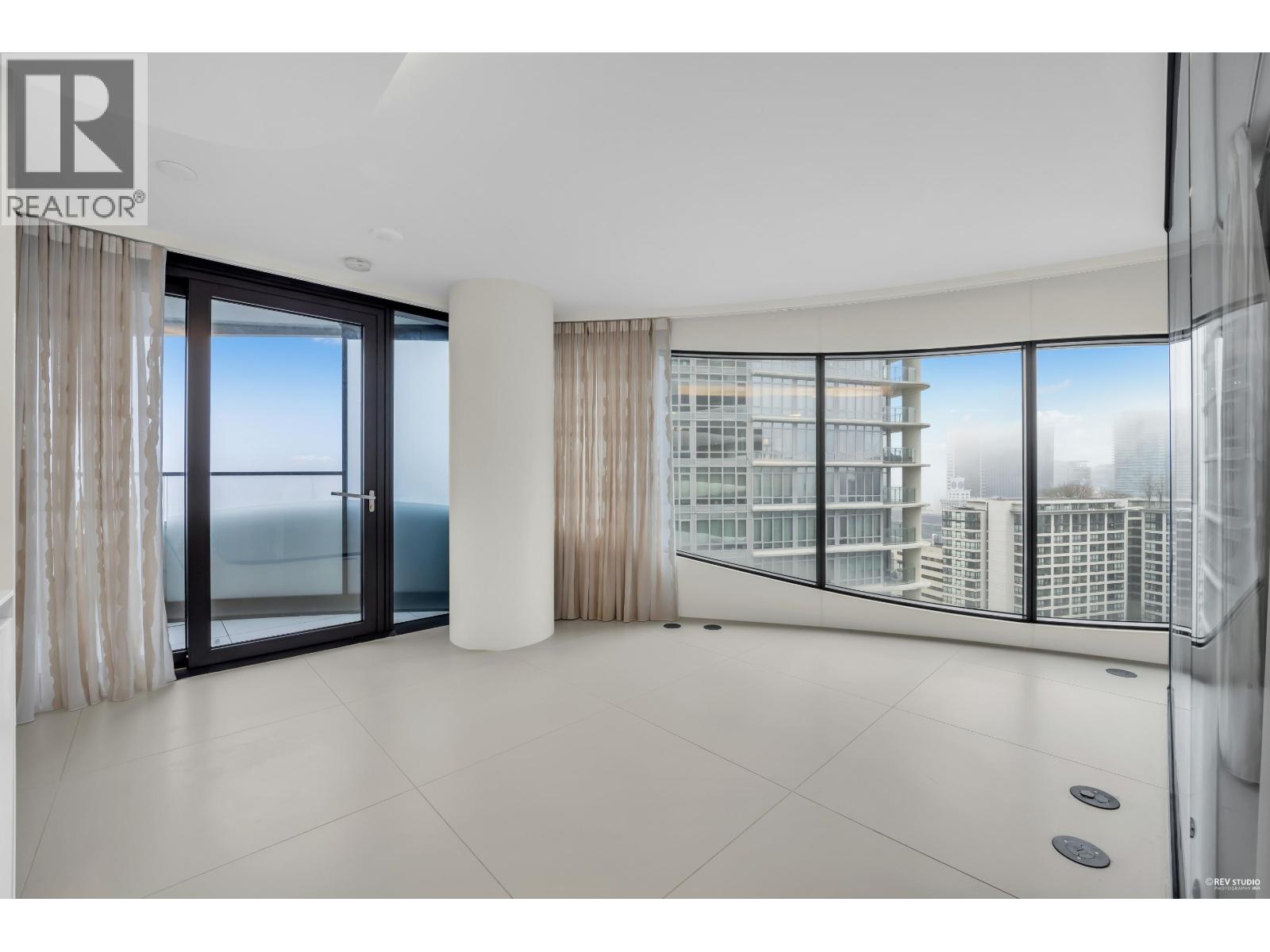 2207 1033 Nelson Street, Vancouver, British Columbia V6E 0E5 - Photo 1 - R3076764