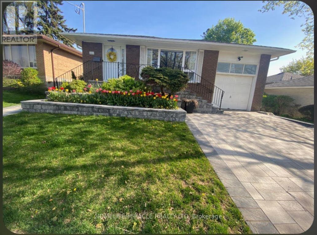 <div class="slider-price">$3,000 Monthly</div><p>222 Cass Avenue, Toronto, Ontario</p>