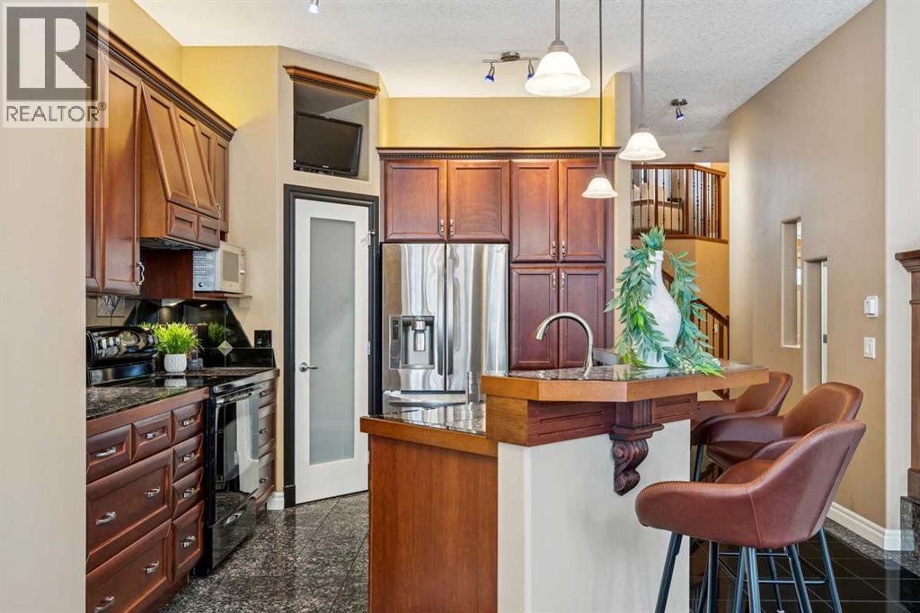 54 Discovery Ridge Gardens Sw, Calgary, Alberta  T3H 5L6 - Photo 9 - A2271424