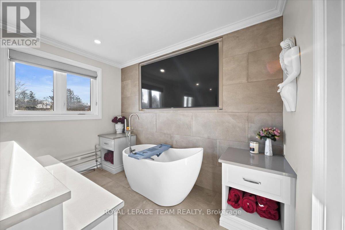 1 Peterson Place, Ottawa, Ontario  K2L 4A8 - Photo 9 - X12674210