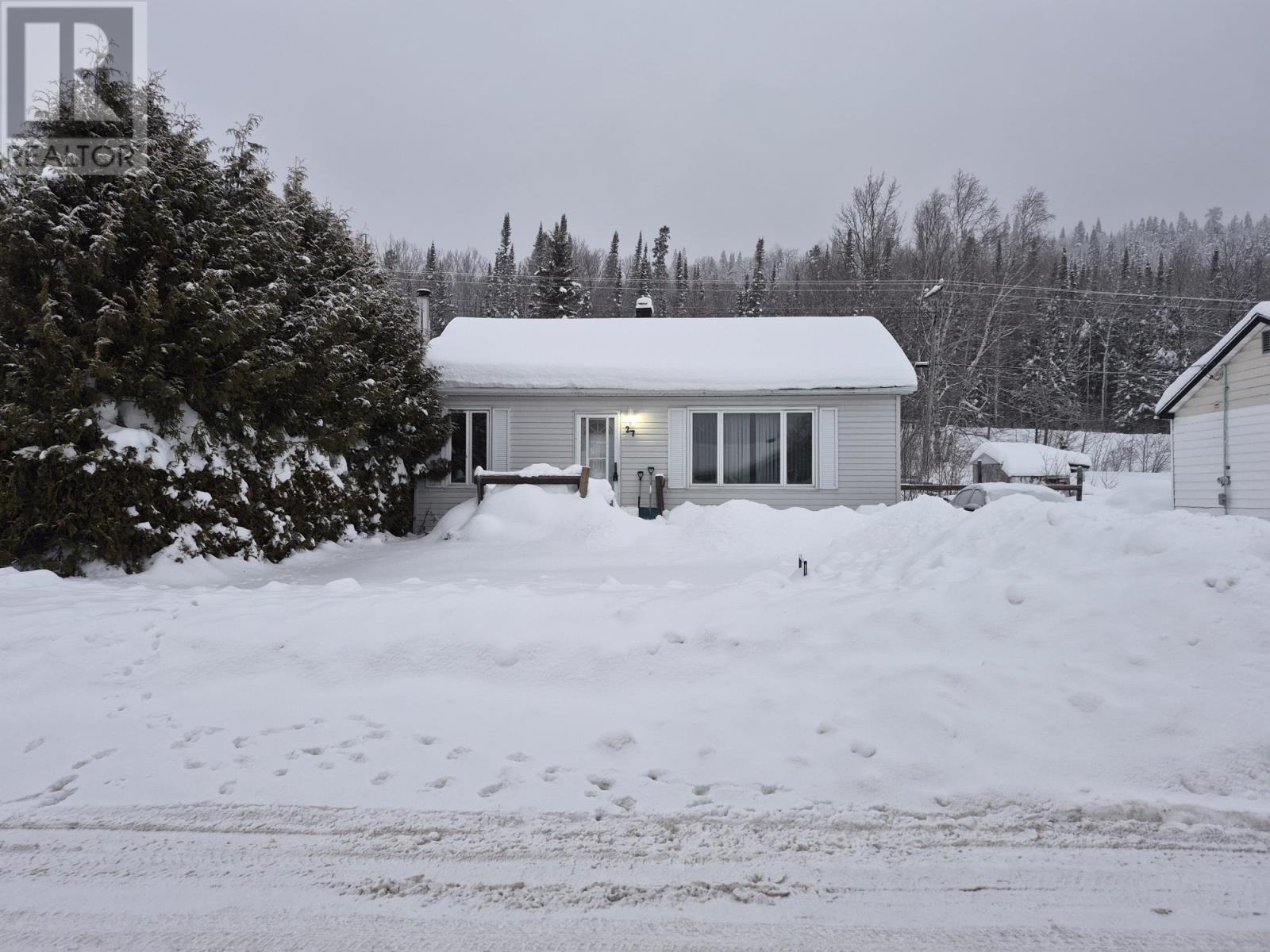 27 Warbler Drive, Manitouwadge, Ontario  P0T 2C0 - Photo 3 - TB253389