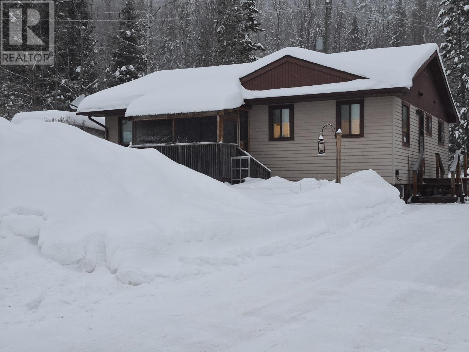 9 Swallow Drive, Manitouwadge, Ontario  P0T 2C0 - Photo 2 - TB253361