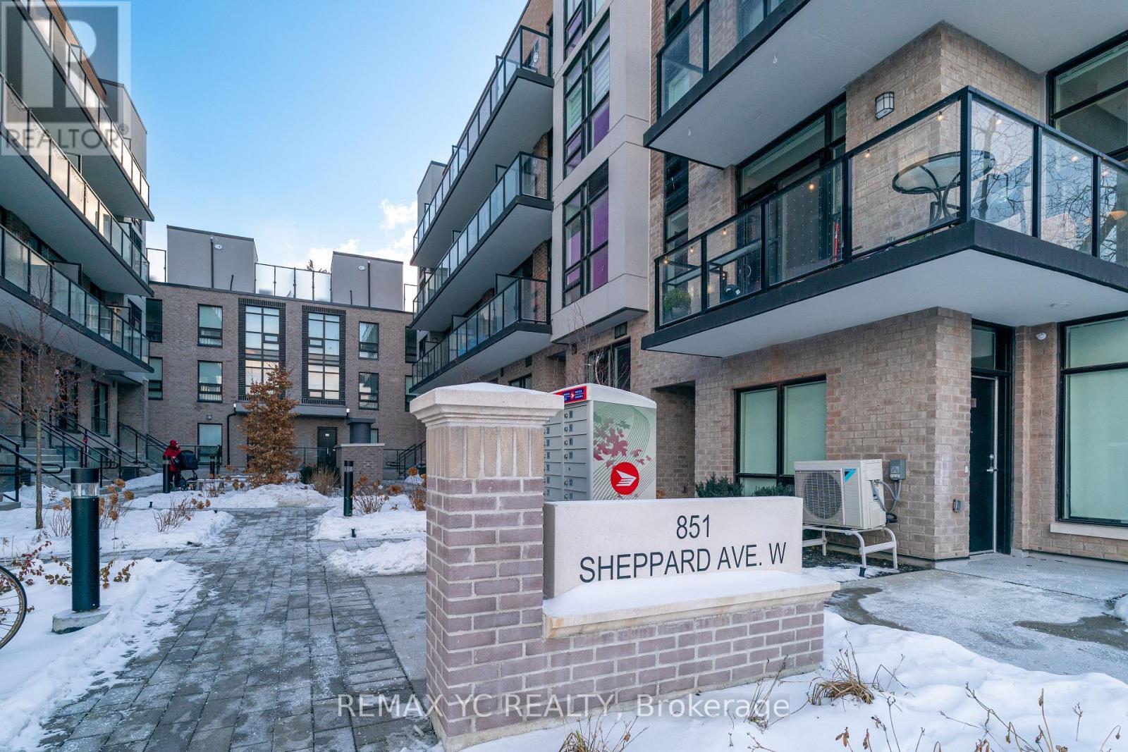 Th20 - 851 Sheppard Avenue W, Toronto, Ontario  M3H 0G2 - Photo 2 - C12674236