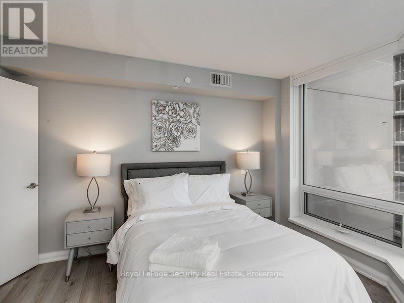 2113 - 155 Yorkville Avenue, Toronto, Ontario  M5R 1C4 - Photo 12 - C12674264