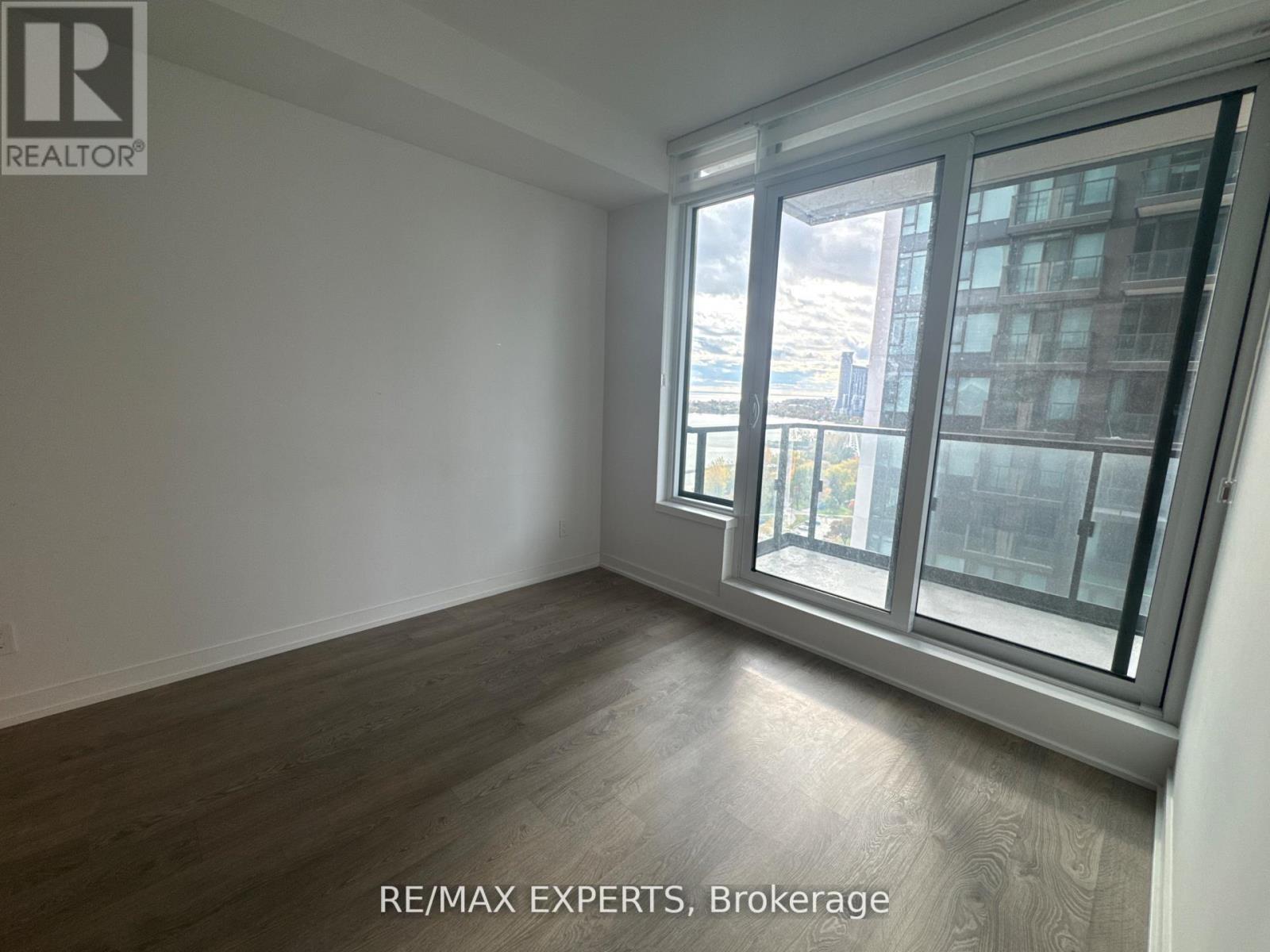 2211 - 1926 Lake Shore Boulevard W, Toronto, Ontario  M6S 1A1 - Photo 10 - W12674212